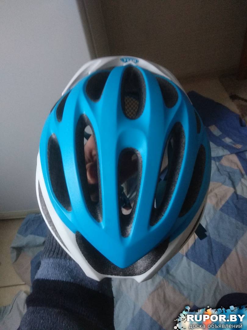 Велошлем фирмы Bell TRAVERSE сине - белого цвета - 0